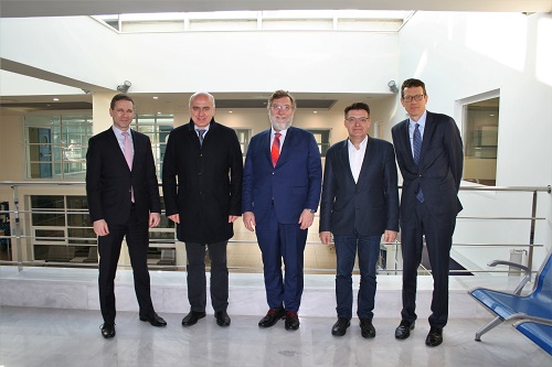 sinantisi ependiseis amth