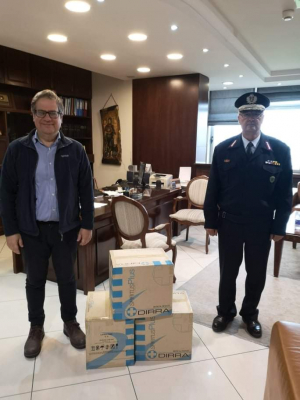 &Eta; &Pi;&Epsilon; &Kappa;&alpha;&beta;ά&lambda;&alpha;&sigmaf; &kappa;&omicron;&nu;&tau;ά &sigma;&tau;&omicron;&upsilon;&sigmaf; &alpha;&nu;&theta;&rho;ώ&pi;&omicron;&upsilon;&sigmaf; &tau;&eta;&sigmaf; &pi;&rho;ώ&tau;&eta;&sigmaf; &gamma;&rho;&alpha;&mu;&mu;ή&sigmaf;