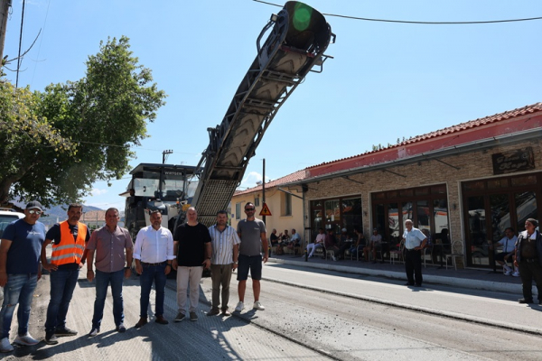 Αναβαθμίζεται το οδικό δίκτυο εντός του οικισμού Ιάσμου, στο πλαίσιο έργου της ΠΕ Ροδόπης, με στόχο την αποκατάσταση βλαβών και την ενίσχυση της οδικής ασφάλειας.