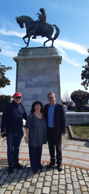 &Eta; &Pi;&Alpha;&Mu;&Theta;/&Pi;&Epsilon; &Kappa;&alpha;&beta;ά&lambda;&alpha;&sigmaf; &phi;&iota;&lambda;&omicron;&xi;έ&nu;&eta;&sigma;&epsilon; &delta;ύ&omicron; &delta;&eta;&mu;&omicron;&sigma;&iota;&omicron;&gamma;&rho;ά&phi;&omicron;&upsilon;&sigmaf; &alpha;&pi;ό &tau;&omicron; &Tau;&epsilon;&lambda;-&Alpha;&beta;ί&beta;