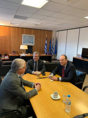 &Omicron; &Alpha;&nu;&tau;&iota;&pi;&epsilon;&rho;&iota;&phi;&epsilon;&rho;&epsilon;&iota;ά&rho;&chi;&eta;&sigmaf; &Kappa;&alpha;&beta;ά&lambda;&alpha;&sigmaf; &sigma;&upsilon;&nu;ά&nu;&tau;&eta;&sigma;&epsilon; &tau;&omicron;&nu; &Pi;&rho;ό&epsilon;&delta;&rho;&omicron; &tau;&omicron;&upsilon; &Epsilon;&Lambda;&Gamma;&Alpha;